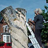 Jacky creates the shape of two entwined serpents 02 September 2005
